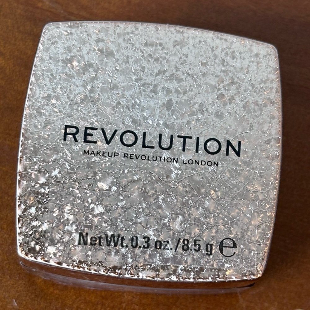 Makeup Revolution Jewel Collection
Jelly Highlighter - Prestigious + .3ozl
NEW